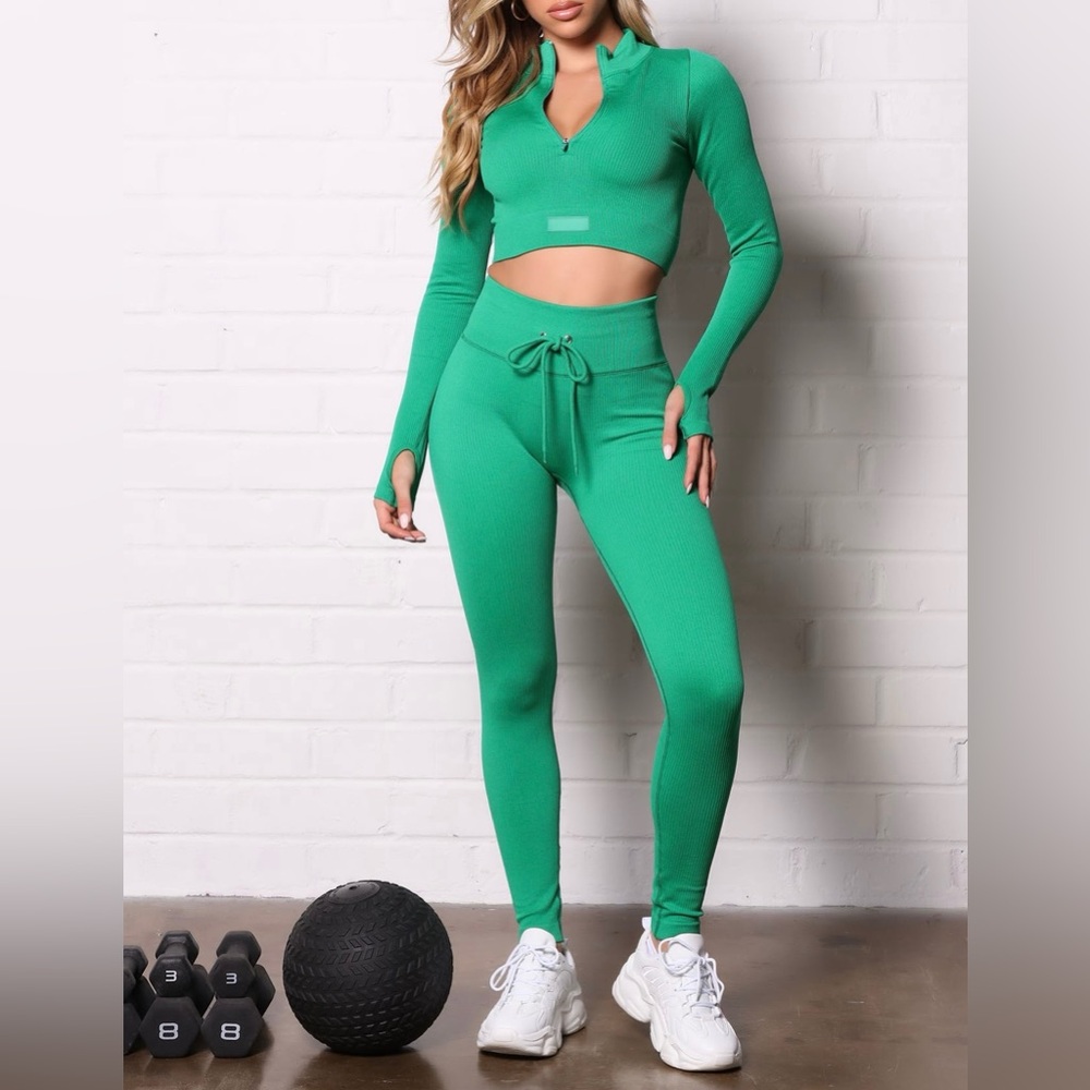 New 2 Piece Green Active Ribbed Legging and Top Bundle – S